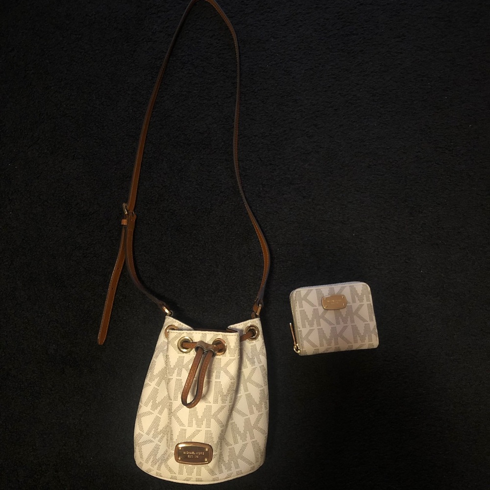 Michael Kors bucket bag and wallet
